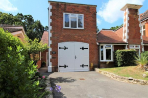 Middle Chine - Beautiful Garden and Spacious Living Space